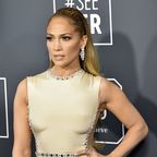 Trend-Schuhe 2022: Jennifer Lopez trägt den begehrtesten Sneaker des Jahres