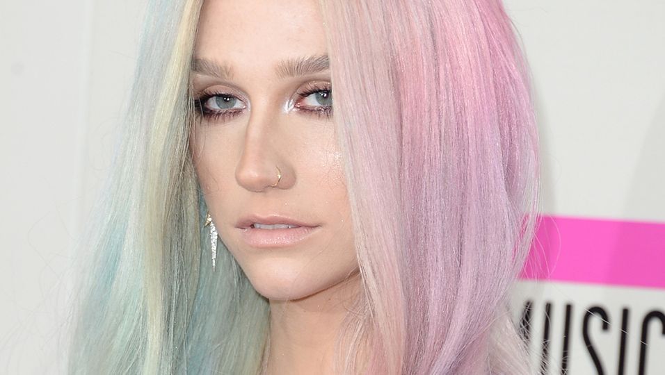 Kesha - Stars mit Piercing