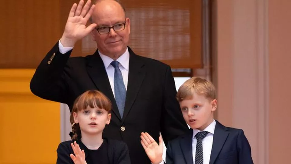 Albert & die Zwillinge winken vom Palastbalkon – nur die Fürstin fehlt