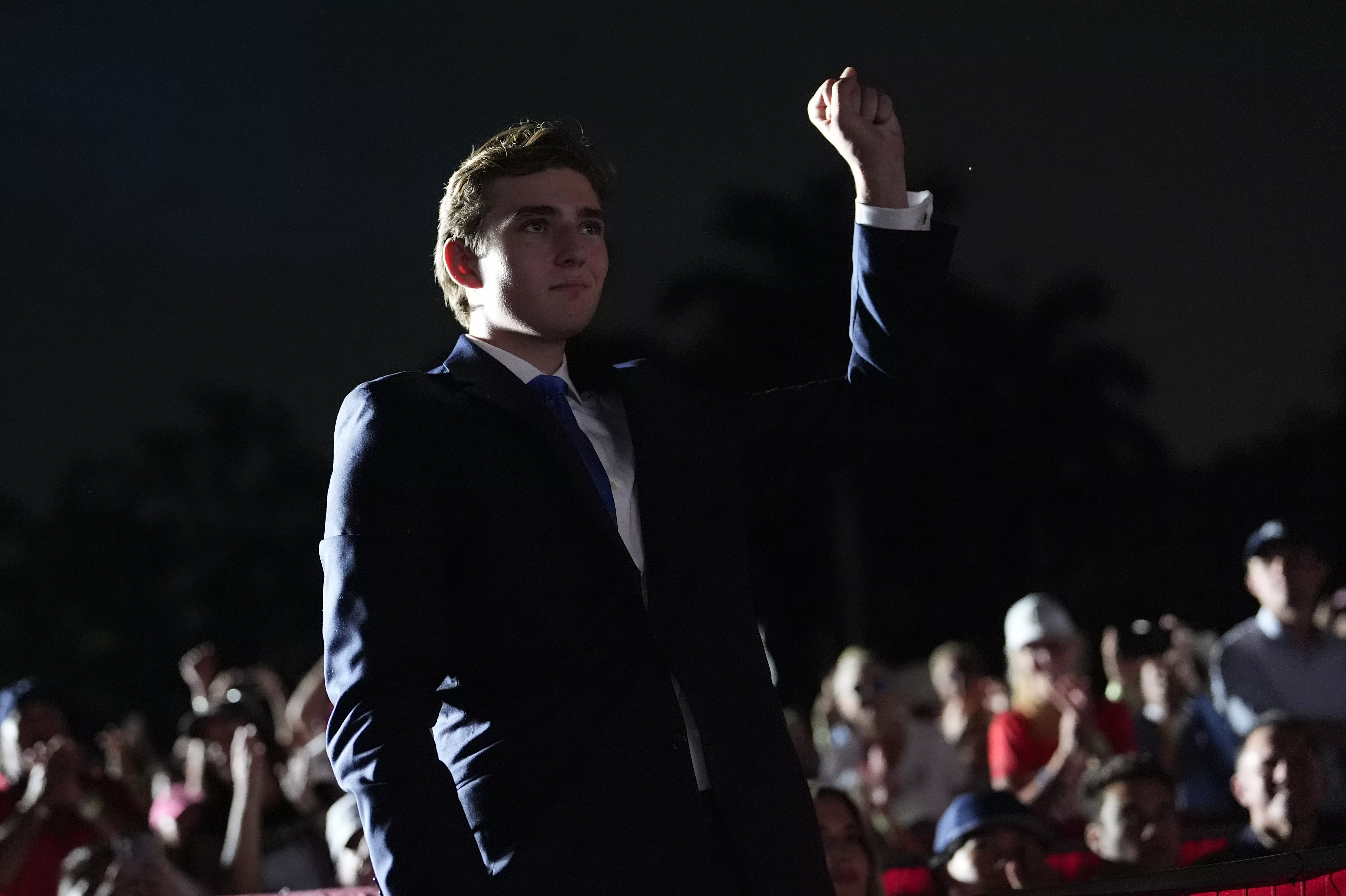 Plötzlich holt Trump Sohn Barron (18) auf die Bühne BUNTE.de