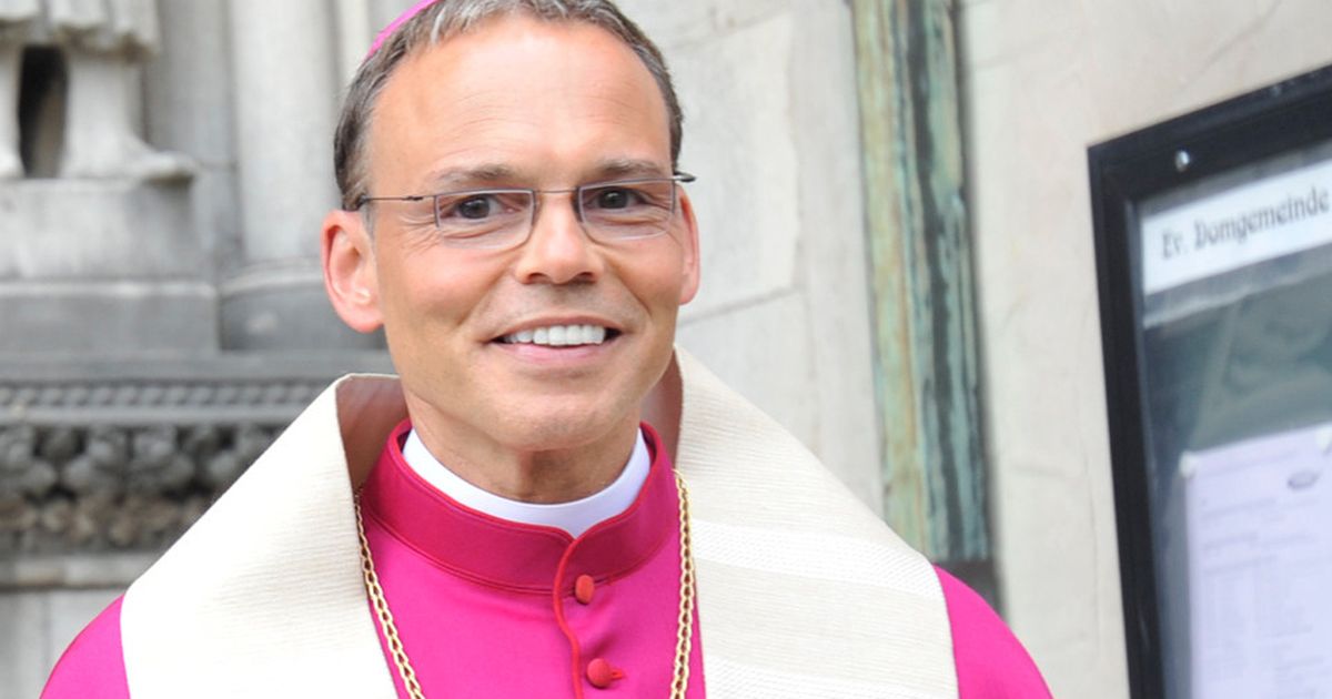 Tebartzvan Elst Skandal um seine KoiKarpfen BUNTE.de