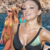 Estefania Küster - Wie eine Meerjungfrau: Im Bikini zeigt sie sich mit Schwester Carolina