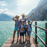Familienurlaub soll leichter werden: Lauterbach lockert Reisebeschränkungen