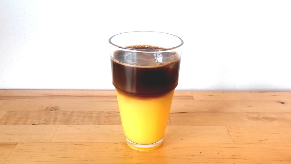 Espresso und Orangensaft