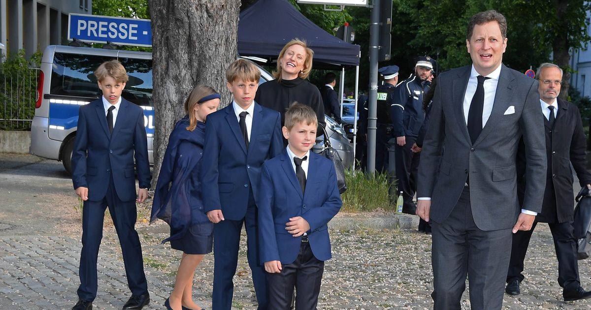 Trauriger Anlass Georg Friedrich von Preußen zeigt sich erstmals mit allen 4 Kindern