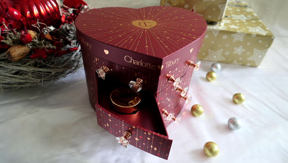 Charlotte Tilbury Adventskalender 2024 12 magische Überraschungen für