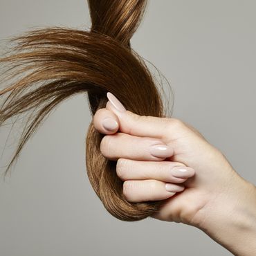 Laut Hairstylist: 4 Highend-Öle machen dein Haar wieder geschmeidig