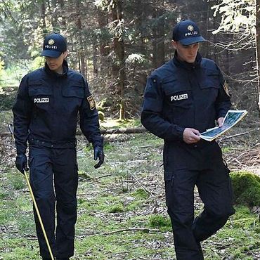 Polizisten auf Spurensuche im Perlacher Forst am Dienstag, 12. September. Sie suchen die seit November 2022 vermisste Vanessa Huber.