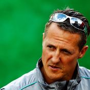 Vor 32 Jahren stieg Michael Schumacher in die Formel 1 ein. 2013, fast sechs Jahre nach seinem Karriereende, verunglückte er beim Skifahren schwer.