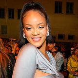 Rihanna: Kurz nach der Geburt zeigt sie sich in einem freizügigen Outfit