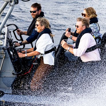 Máxima der Niederlande: Ausgelassene Stimmung: Die Royals auf wilder Schlauchboot-Wasserfahrt  
