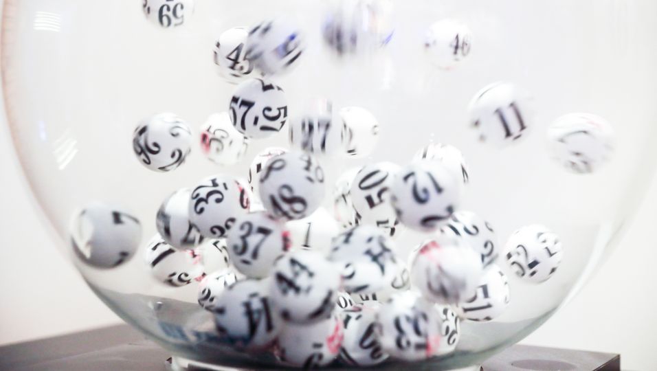Mann kauft versehentlich zwei Lottoscheine – und gewinnt 2 Millionen Dollar 