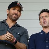 Ryan Reynolds und Rob McElhenney haben allen Grund zur Freude: Ihr Fußballclub Wrexham stieg kürzlich nach 15 Jahren in die Profiliga auf. Nun sind die Schauspieler auch noch an einem Formel-1-Club beteiligt.