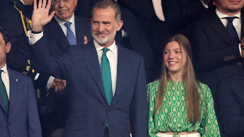 Felipe von Spanien eilte von der Krönung, um mit Sofía Fußball zu