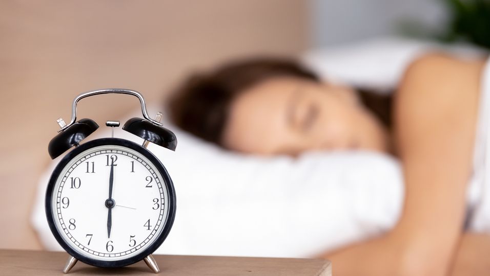 Gesunder Schlaf: Was in den verschiedenen Schlafphasen mit unserem Körper passiert