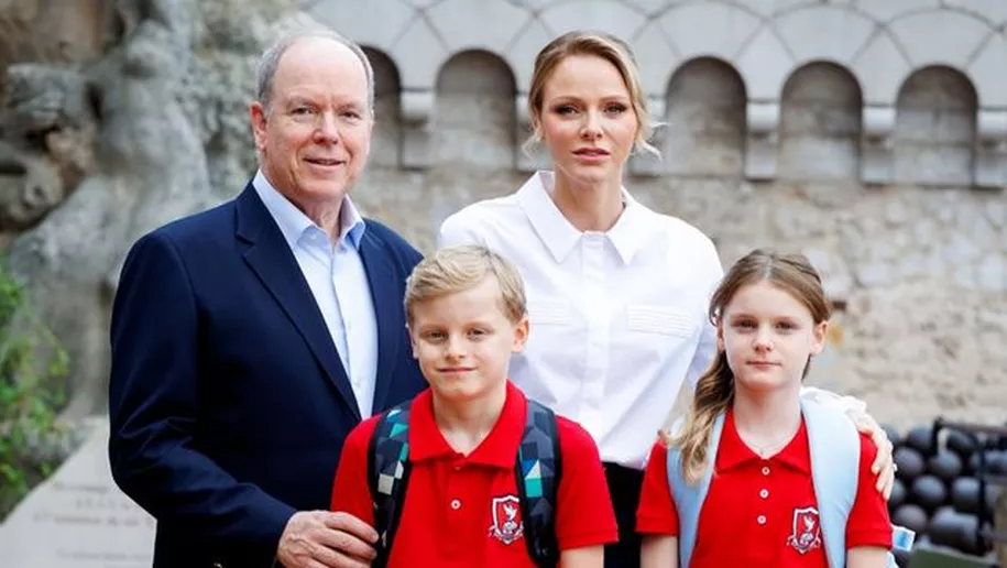 Entzückende neue Bilder von Jacques & Gabriella am 1. Schultag