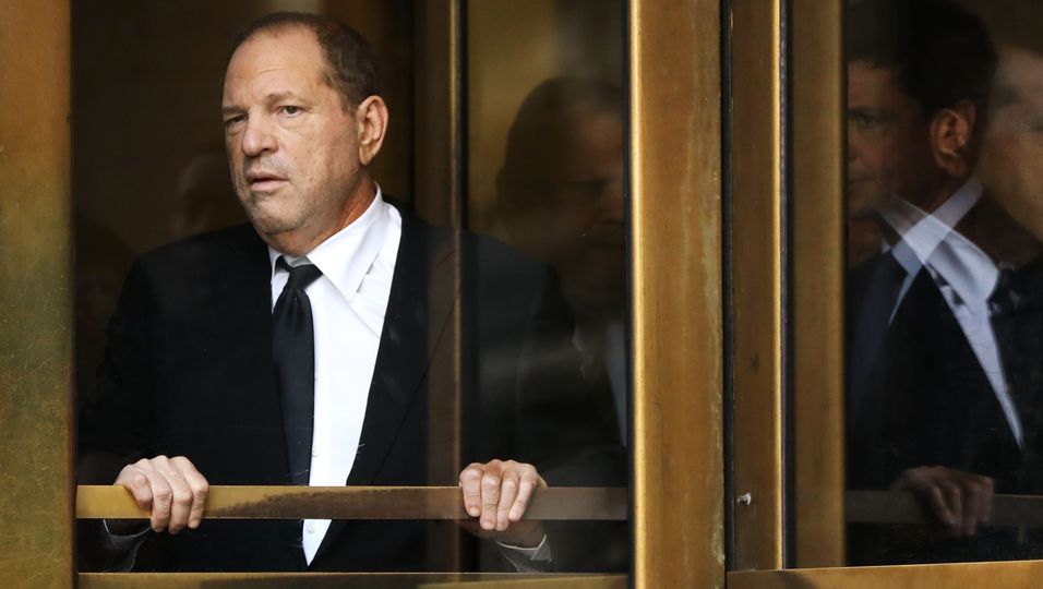 Harvey Weinstein: Kaliforniens First Lady bricht bei Aussage gegen ihn in Tränen aus  