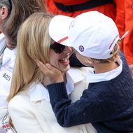 Beatrice & Pierre Casiraghi - Küsschen, Kuscheln & Autorennen: Sie zeigen sich innig mit ihren Kids 
