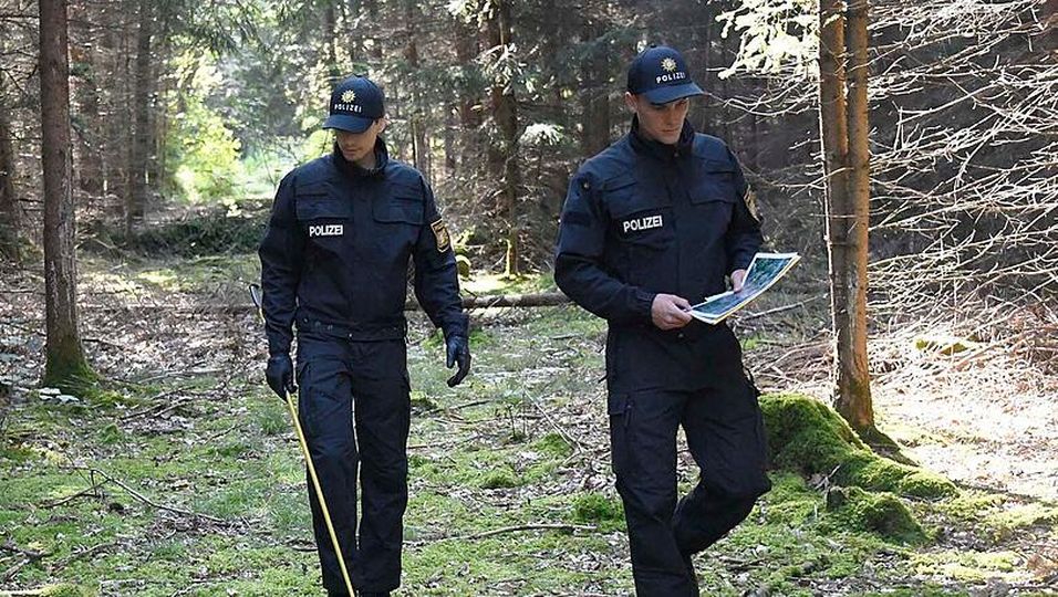 Polizisten auf Spurensuche im Perlacher Forst am Dienstag, 12. September. Sie suchen die seit November 2022 vermisste Vanessa Huber.