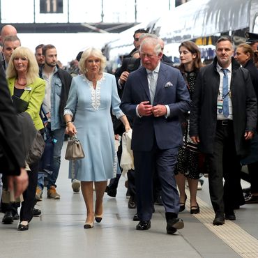 König Charles & Königin Camilla: Umweltfreundlich in Klasse 1: So reisen sie nach Hamburg