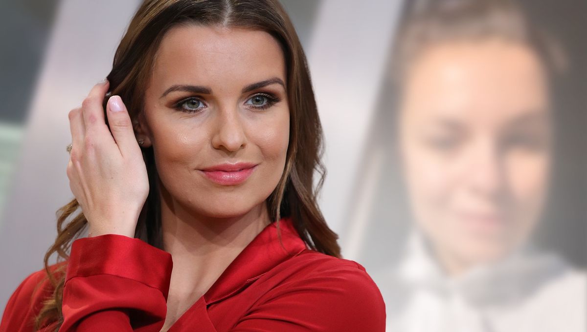 Grill den Henssler-Star Laura Wontorra: Die schöne Moderatorin zeigt sich  komplett ungeschminkt | BUNTE.de