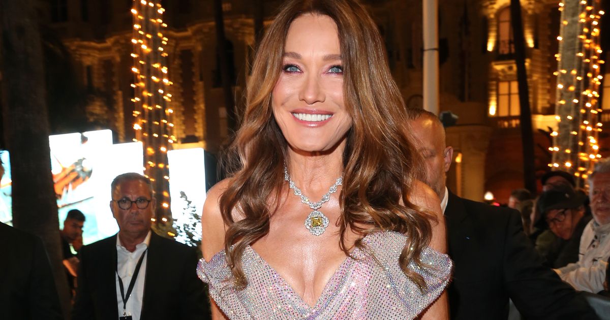 Sanfte Locken & Glitzerrobe Carla Bruni zieht in Cannes alle Blicke auf sich