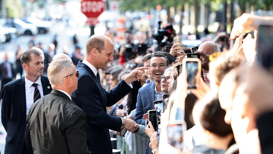 Prinz William überrascht nach Besuch im Feuerwehrhaus royale Fans