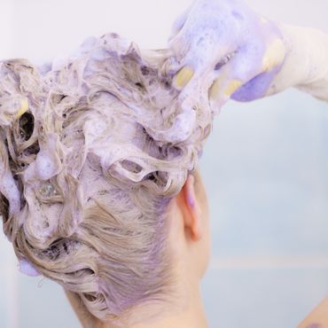 Tschüss, lila Hände: Dieses Silbershampoo färbt nicht ab