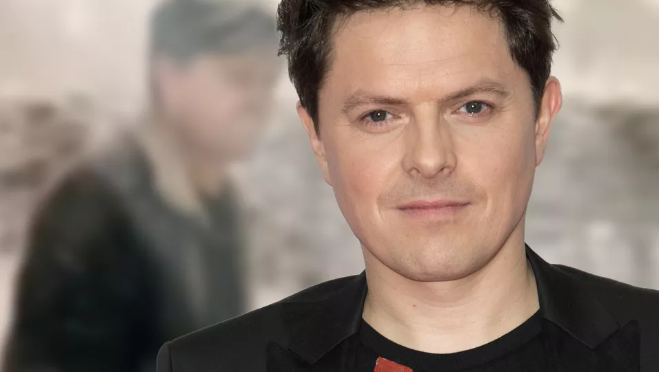 Michael Patrick Kelly Wie ein kleiner Junge Er tollt im Schnee