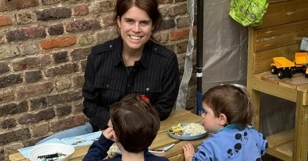Süße Geburtstagsgrüße Prinzessin Eugenies neues Foto zeigt, wie ähnlich Sohn Ernest ihr sieht