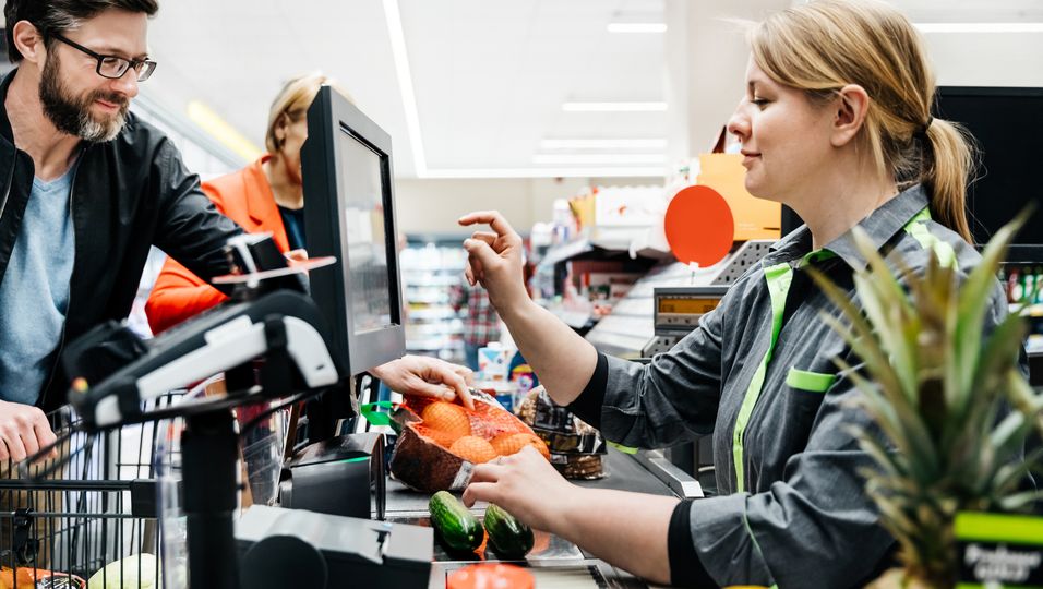 Herzereißende Idee: Gegen die Einsamkeit: Supermarktkette führt "langsame Kassen" ein