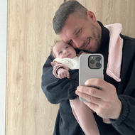 Lukas Podolski - Erstes Babyfoto: Er zeigt seine zuckersüße Tochter