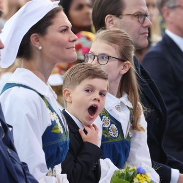Oscar von Schweden - Kleiner Prinz am träumen? Hier wird der Nationalfeiertag zur herzlichen "Gähn"-Parade
