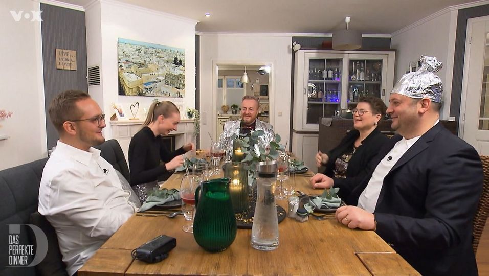 Einer kam mit Aluhut: Saarländer feiern besonderes "Das perfekte Dinner"-Finale