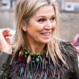 Maxima der Niederlande: Fragwürdiger Feder-Look - ihr Outfit ist selbst für sie extravagant         