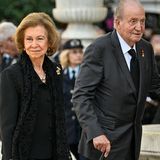 Juan Carlos von Spanien: Seite an Seite mit Frau Sofía bei Beerdigung – und sie schenken sich sogar ein Lächeln 