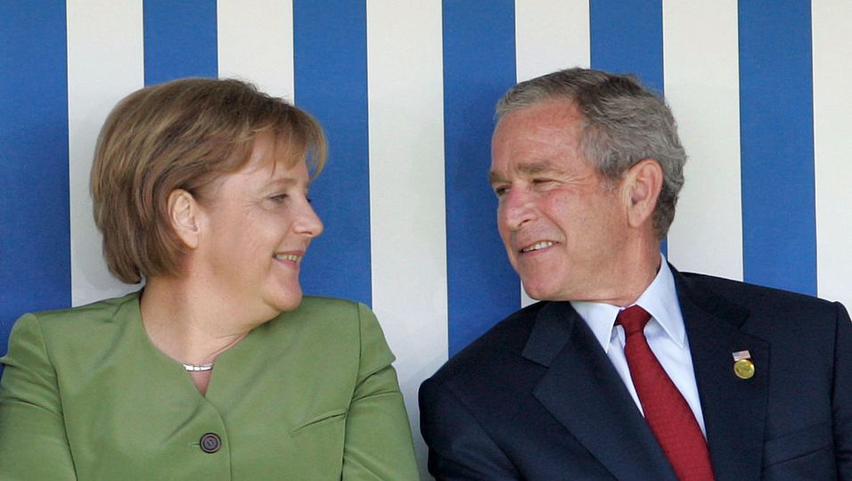Angela Merkel (L) und U.S. Präsident George W. Bush 2007 in Heiligendamm