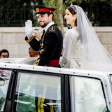 Rajwa Al Saif & Hussein von Jordanien - Schleppe, Schleier, flache Schuhe: Der Braut-Look überrascht in den Details