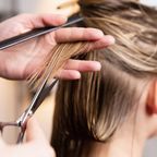Anti-Aging-Fehler: Laut Haarexperten ist diese Frisur ab 40 ein absolutes No-Go