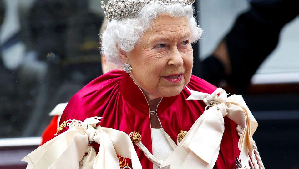 Queen Elizabeth II. - Die Königin soll mit zwei Lieblingsschmuckstücken beerdigt werden