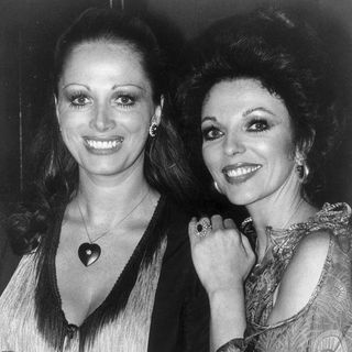 Joan Collins mit ihrer Schwester Jackie Collins 1977