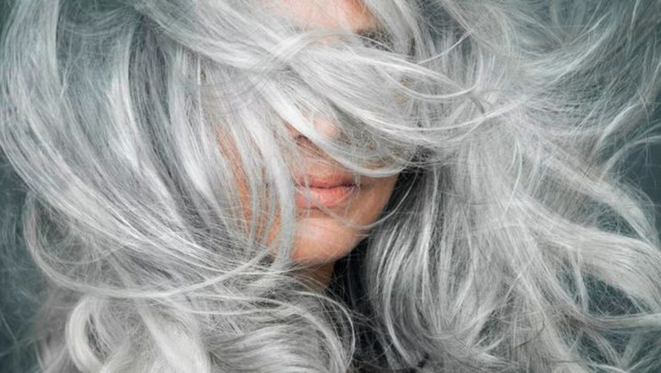 Haarausfall bei Frauen ab 60: Dieses Mittel soll Wunder wirken