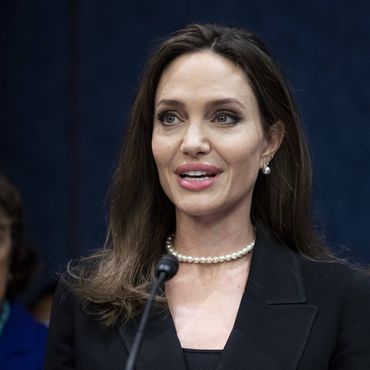 Angelina Jolie: Ihr simpler Mantel ist der größte Herbsttrend 2023