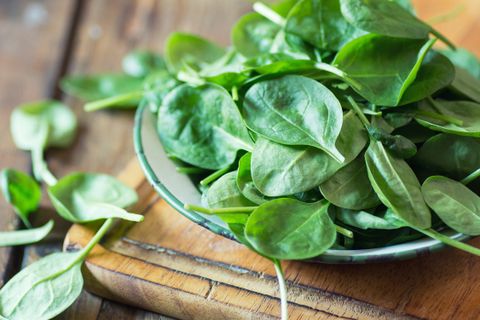Diese 6 Lebensmittel solltest du nicht wieder aufwärmen - Spinat
