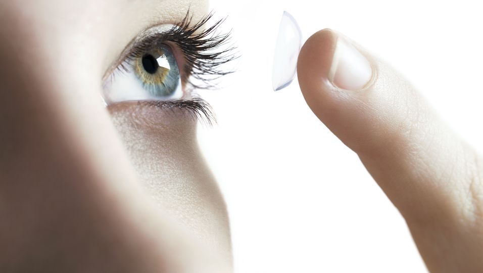Nichts für schwache Nerven - Ärztin entfernt 23 Kontaktlinsen aus einem Auge – weil Frau sie immer wieder vergisst