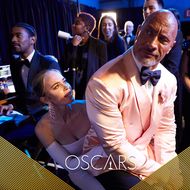 Oscars 2023 - Dwayne Johnson saß auf Emily Blunt: Was im TV nicht zu sehen war 