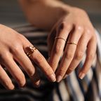 Dezent, aber nicht langweilig: Bubble-Ringe sind der schönste Schmuck-Trend 2025
