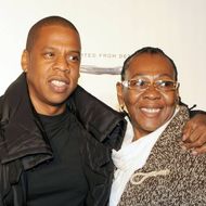 2017 veröffentlichte Jay-Z den Track "Smile", in dem sich seine Mutter Gloria Carter als lesbisch outete.