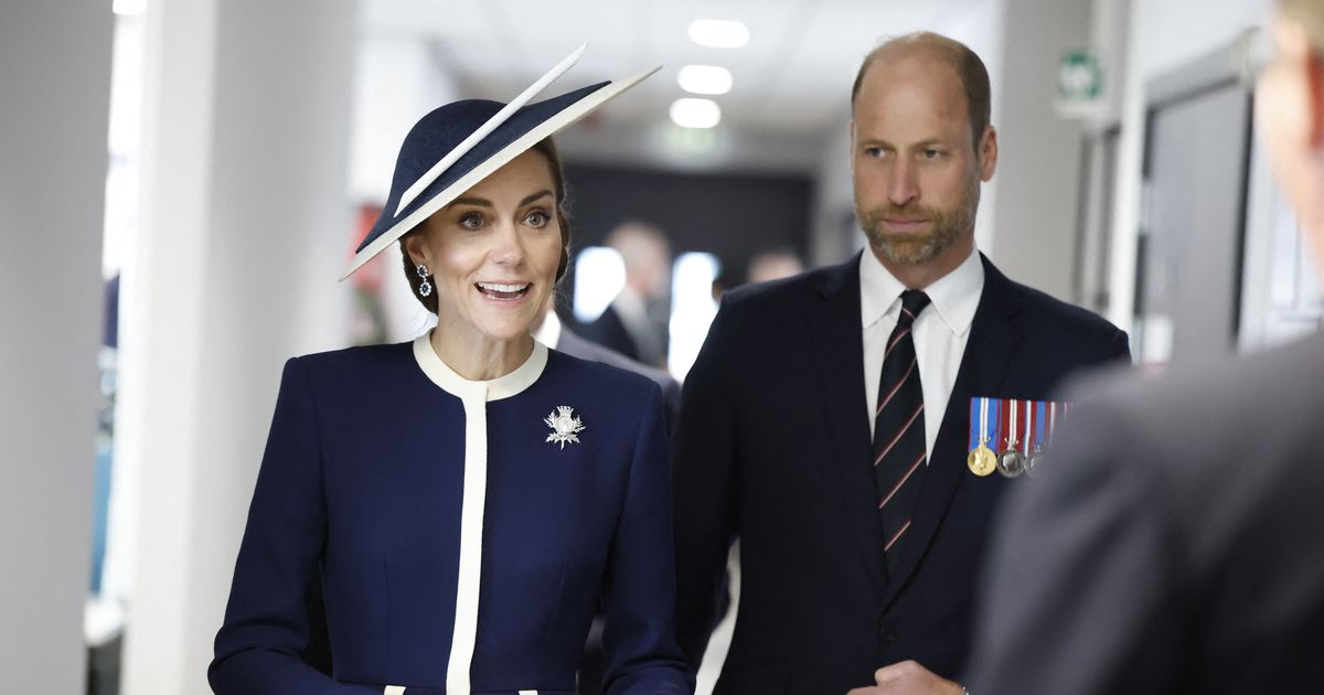 Im Rahmen einer Schiffstaufe Prinzessin Kate verzückt im marineblauen Look für 3.300 Euro
