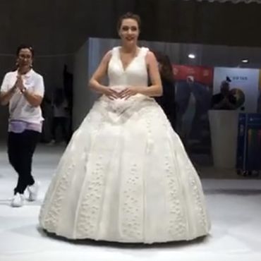 Kurioser Traum in Weiß - 130 Kilogramm schwer! Ungewöhnliches Hochzeitskleid bricht Weltrekord 